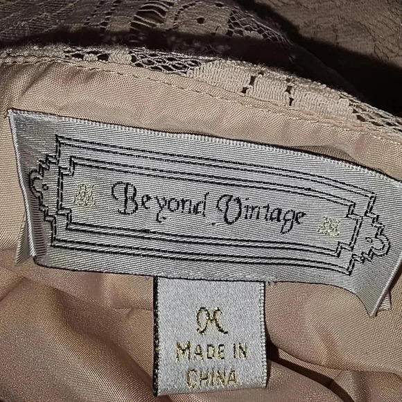 Beyond Vintage lace vneck peach blouse‎ - Picture 11 of 13